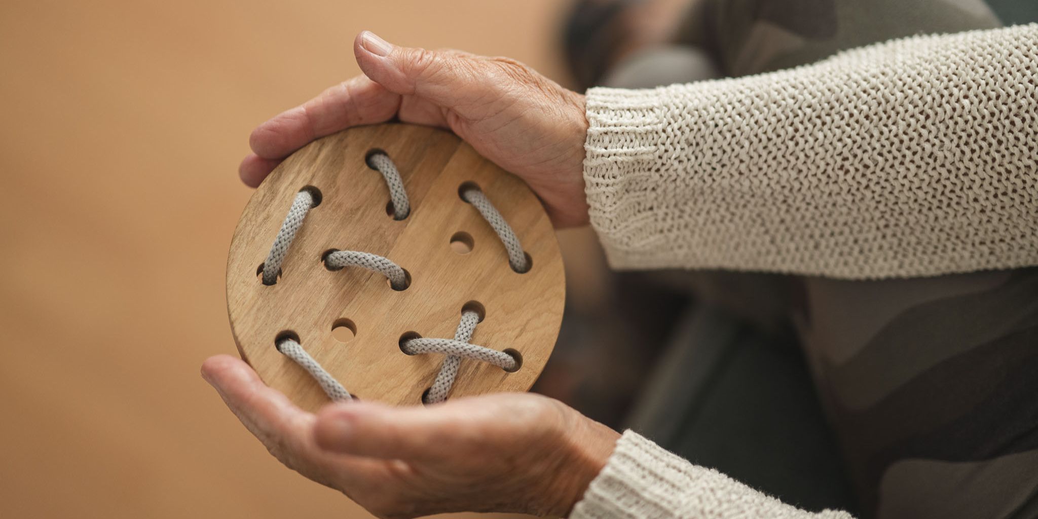 Dřevěná motorická hračka pro rozvoj zručnosti